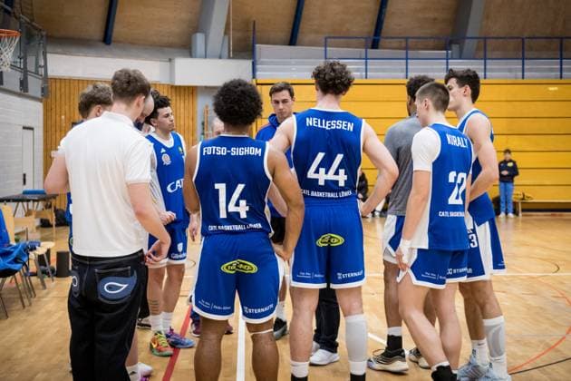 Sichtlich enttaeuschte Erfurter, Teamspirit, Teamkreis GER, Porsche BBA Ludwigsburg - CATL Basketball Loewen Erfurt, 2. Barmer Basketball Bundesliga, ProB Sued, Saison 2025 2026, 23.11.2025 GER, Porsche BBA Ludwigsburg - CATL Basketball Loewen Erfurt, 2. Barmer Basketball Bundesliga, ProB Sued, Saison 2025 2026, 23.11.2025 Ludwigsburg Copyright: xSandyxDinkelackerx EP_EER