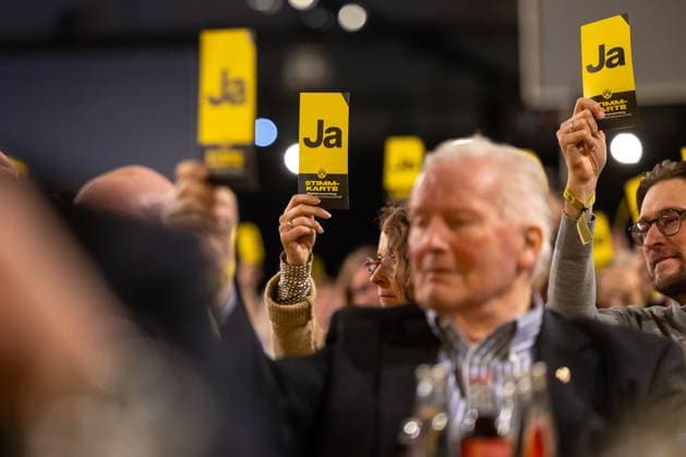 23.11.2025, Fussball, Saison 2025 2026, 1. Bundesliga, Mitgliederversammlung Borussia Dortmund, Stimmabgabe bei der MV des BVB, Dortmund Messe Wetsfalenhalle NRW Deutschland xRHR-FOTO DEx Copyright: DennisxEwert RHR-FOTOx RHR-FOTO DE