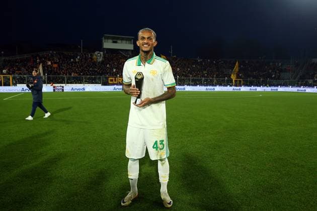 Wesley Franca Panini Player of the match Serie A Enilive 2025 2026 during the Serie A soccer match between Cremonese and Roma at the Giovanni Zini in Cremona, north west Italy - Domenica, 23 Novembre 2025. - Soccer .  Copyright: xAlbertoxMariani LaPressex
