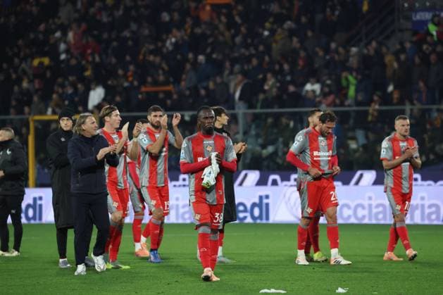 players of Cremonese show their dejection at the end of the Serie A soccer match between Cremonese and Roma at the Giovanni Zini Stadium in Cremona Italy - Sunday, 25 november 2025. - Soccer .  Copyright: xAlbertoxMariani LaPressex