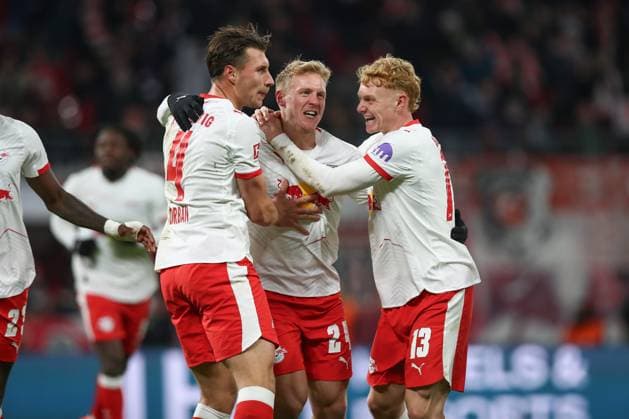 23.11.2025, xtgx, Fussball - 1.Bundesliga RB Leipzig - SV Werder Bremen emspor, v.l. Jubel nach dem 2:0 durch Xaver Schlager (Leipzig, 24) (DFL DFB REGULATIONS PROHIBIT ANY USE OF PHOTOGRAPHS as IMAGE SEQUENCES and or QUASI-VIDEO) Leipzig