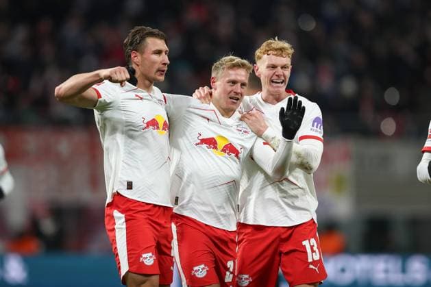 23.11.2025, xtgx, Fussball - 1.Bundesliga RB Leipzig - SV Werder Bremen emspor, v.l. Jubel nach dem 2:0 durch Xaver Schlager (Leipzig, 24) (DFL DFB REGULATIONS PROHIBIT ANY USE OF PHOTOGRAPHS as IMAGE SEQUENCES and or QUASI-VIDEO) Leipzig