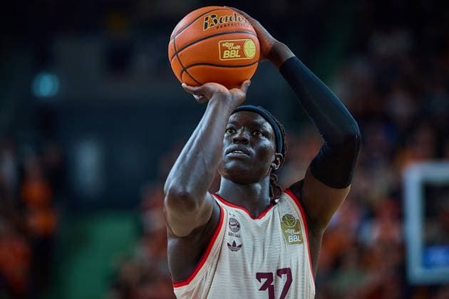 Portrait, Portraet, Freisteller von Wenyen Gabriel (FC Bayern, 32) beim Freiwurf GER, ratiopharm ulm vs. FC Bayern, Basketball, 8. Spieltag, EasyCredit Bundesliga, Spielzeit 2025 2026, 23.11.2025 GER, ratiopharm ulm vs. FC Bayern, Basketball, 8. Spieltag, EasyCredit Bundesliga, Spielzeit 2025 2026, 23.11.2025 Neu-Ulm Copyright: xEibner-Pressefoto GeraldxOelze-dexStoppanyx EP_ODS
