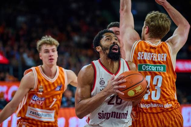 Spencer Dinwiddie (FC Bayern, 26) setzt sich durch GER, ratiopharm ulm vs. FC Bayern, Basketball, 8. Spieltag, EasyCredit Bundesliga, Spielzeit 2025 2026, 23.11.2025 GER, ratiopharm ulm vs. FC Bayern, Basketball, 8. Spieltag, EasyCredit Bundesliga, Spielzeit 2025 2026, 23.11.2025 Neu-Ulm Copyright: xEibner-Pressefoto GeraldxOelze-dexStoppanyx EP_ODS