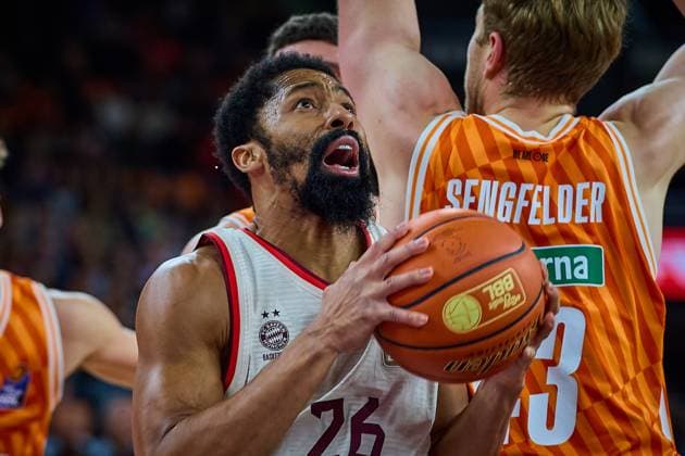 Spencer Dinwiddie (FC Bayern, 26) setzt sich durch GER, ratiopharm ulm vs. FC Bayern, Basketball, 8. Spieltag, EasyCredit Bundesliga, Spielzeit 2025 2026, 23.11.2025 GER, ratiopharm ulm vs. FC Bayern, Basketball, 8. Spieltag, EasyCredit Bundesliga, Spielzeit 2025 2026, 23.11.2025 Neu-Ulm Copyright: xEibner-Pressefoto GeraldxOelze-dexStoppanyx EP_ODS