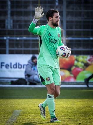 Phillip Menzel 13 (1. FC Saarbruecken) mit Ball, gestikuliert, TSV 1860 Muenchen vs. 1. FC Saarbruecken, Fussball, Dritte Liga, DFL, Saison 2025 2026, Hinrunde, 15. Spieltag, 23.11.2025 DFB regulations prohibit any use of photographs as image sequences and or quasi-video Muenchen Bayern Deutschland