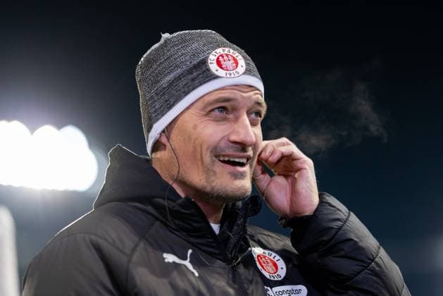 Hamburg, 23. November 2025 - Fußball, 1. Bundesliga 2025 26, FC St. Pauli - 1. FC Union Berlin: Alexander Blessin (FC St. Pauli, Trainer) DFL REGULATIONS PROHIBIT ANY USE OF PHOTOGRAPHS AS IMAGE SEQUENCES AND OR QUASI-VIDEO.
