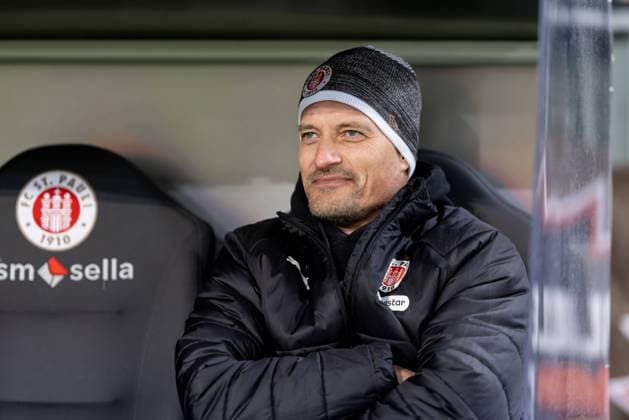 Hamburg, 23. November 2025 - Fußball, 1. Bundesliga 2025 26, FC St. Pauli - 1. FC Union Berlin: Alexander Blessin (FC St. Pauli, Trainer) DFL REGULATIONS PROHIBIT ANY USE OF PHOTOGRAPHS AS IMAGE SEQUENCES AND OR QUASI-VIDEO.
