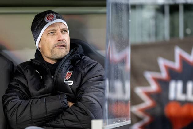 Hamburg, 23. November 2025 - Fußball, 1. Bundesliga 2025 26, FC St. Pauli - 1. FC Union Berlin: Alexander Blessin (FC St. Pauli, Trainer) DFL REGULATIONS PROHIBIT ANY USE OF PHOTOGRAPHS AS IMAGE SEQUENCES AND OR QUASI-VIDEO.