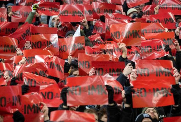 Fussball, Herren, Saison 2025 2026, 1. Bundesliga (11. Spieltag), FC St. Pauli - 1. FC Union Berlin, die aktiven Fanszenen schweigen die ersten 12 Minuten aus Protest gegen mögliche Sicherheitsmaßnahmen, die auf der anstehenden Innenministerkonferenz beschlossen werden könnten, 23.11. 2025, Copyright: xMatthiasxKochx