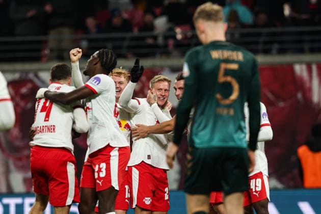Torjubel - Torschütze Xaver Schlager (RB Leipzig,24) trifft zum 2-0 - 1. Fussball Bundesliga Saison 2025-2026 Punktspiel RB Leipzig vs. Werder Bremen in der Red Bull Arena in Leipzig - Aktion,Fussball,Deutschland,Mann,Männer,23.11.2025