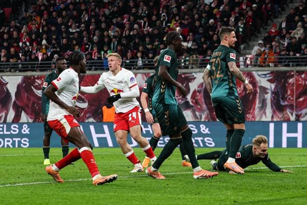 Torjubel - Torschütze Xaver Schlager (RB Leipzig,24) trifft zum 2-0 - 1. Fussball Bundesliga Saison 2025-2026 Punktspiel RB Leipzig vs. Werder Bremen in der Red Bull Arena in Leipzig - Aktion,Fussball,Deutschland,Mann,Männer,23.11.2025