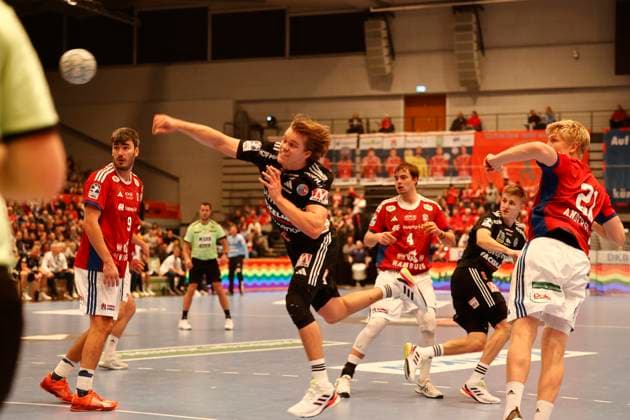 Handball 1. Handball-Bundesliga, DAIKIN HBL 2025 2026 - Handball Verein Hamburg (HSVH) vs. HC Erlangen Andri Mar Runarsson (Erlangen) erzielt das Tor zum 27:22 für Erlangen . Sporthalle Hamburg Hamburg Foto: Frank Schoof