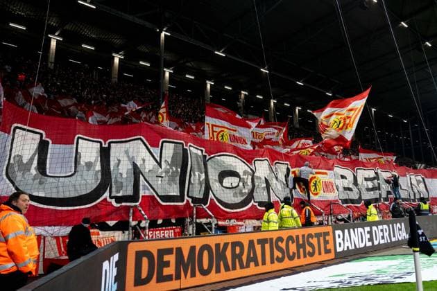 Union Fans Ultras, GER, FC St. Pauli vs. 1. FC Union Berlin, Fussball, Bundesliga, Spieltag 11, Saison 2025 2026, 23.11.2025 DFL REGULATIONS PROHIBIT ANY USE OF PHOTOGRAPHS AS IMAGE SEQUENCES AND OR QUASI-VIDEO GER, FC St. Pauli vs. 1. FC Union Berlin, Fussball, Bundesliga, Spieltag 11, Saison 2025 2026, 23.11.2025 Hamburg Copyright: xEibner-Pressefoto MaxxVincenx EP_MVN