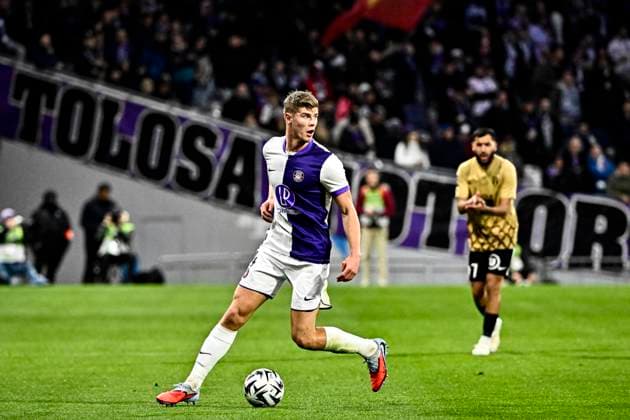 FOOTBALL : Toulouse vs Angers - 13eme Journee de Ligue 1 McDonald S - Toulouse - 23 11 2025 Charlie Cresswell (tfc) Toulouse  Copyright: xThierryxBretonx