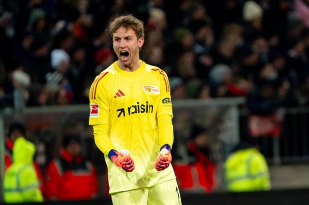 Tor zum 0:1, Torwart Frederik Roennow (1. FC Union Berlin, 01) jubelt Jubel, GER, FC St. Pauli vs. 1. FC Union Berlin, Fussball, Bundesliga, Spieltag 11, Saison 2025 2026, 23.11.2025 DFL REGULATIONS PROHIBIT ANY USE OF PHOTOGRAPHS AS IMAGE SEQUENCES AND OR QUASI-VIDEO GER, FC St. Pauli vs. 1. FC Union Berlin, Fussball, Bundesliga, Spieltag 11, Saison 2025 2026, 23.11.2025 Hamburg Copyright: xEibner-Pressefoto MaxxVincenx EP_MVN