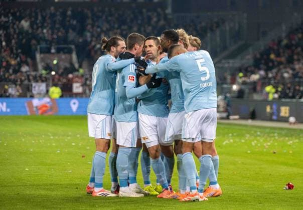 Fussball, Herren, Saison 2025 2026, 1. Bundesliga (11. Spieltag), FC St. Pauli - 1. FC Union Berlin, v. l. Christopher Trimmel (1. FC Union Berlin), Andrej Ilic (1. FC Union Berlin), Rani Khedira (1. FC Union Berlin), Ilyas Ansah (1. FC Union Berlin), Danilho Doekhi (1. FC Union Berlin), Jubel nach Tor zum 0:1, 23.11. 2025, Copyright: xMatthiasxKochx