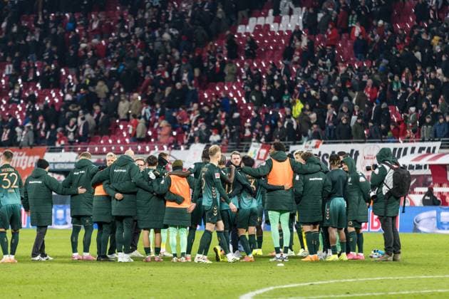 GER, Bundesliga, RB Leipzig - SV Werder Bremen. 23.11.2025, Red Bull Arena, Leipzig, GER, Bundesliga, RB Leipzig - SV Werder Bremen. Mannschaftskreis von SV Werder Bremen Â