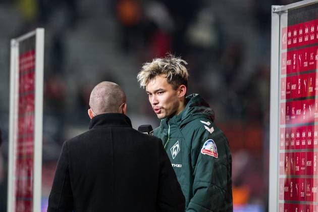 GER, Bundesliga, RB Leipzig - SV Werder Bremen. 23.11.2025, Red Bull Arena, Leipzig, GER, Bundesliga, RB Leipzig - SV Werder Bremen. Mio Backhaus (SV Werder Bremen 30) beim Interview Â