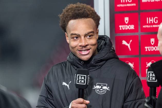 GER, Bundesliga, RB Leipzig - SV Werder Bremen. 23.11.2025, Red Bull Arena, Leipzig, GER, Bundesliga, RB Leipzig - SV Werder Bremen. Assan Ouedraogo (RB Leipzig 20) beim Interview Â