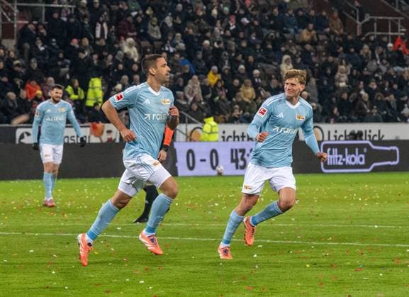 Fussball, Herren, Saison 2025 2026, 1. Bundesliga (11. Spieltag), FC St. Pauli - 1. FC Union Berlin, v. l. Rani Khedira (1. FC Union Berlin), Aljoscha Kemlein (1. FC Union Berlin), Jubel nach Tor zum 0:1, 23.11. 2025, Copyright: xMatthiasxKochx