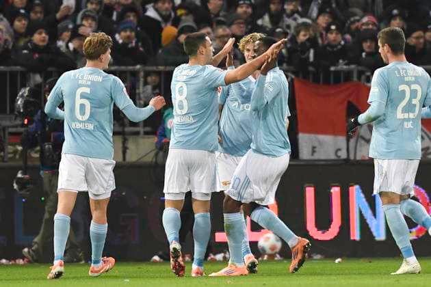 GER; 1 FBL, FC St. Pauli vs 1. FC Union Berlin 23.11.2025, Millerntorstadion, Hamburg, GER; 1. FBL, FC St. Pauli vs 1. FC Union Berlin im Bild Rani Khedira (Berlin 08) schiesst das Tor zum 1-0 fuer Berlin und jubelt mit der Mannschaft