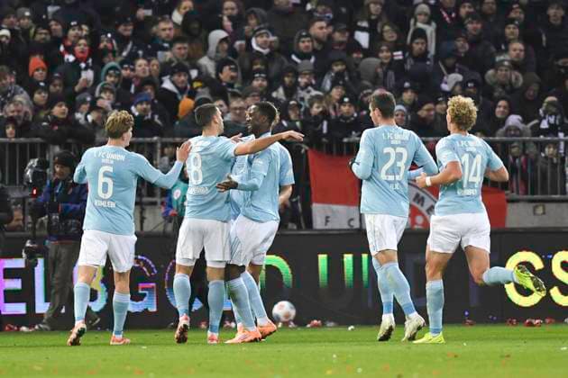 GER; 1 FBL, FC St. Pauli vs 1. FC Union Berlin 23.11.2025, Millerntorstadion, Hamburg, GER; 1. FBL, FC St. Pauli vs 1. FC Union Berlin im Bild Rani Khedira (Berlin 08) schiesst das Tor zum 1-0 fuer Berlin und jubelt mit der Mannschaft