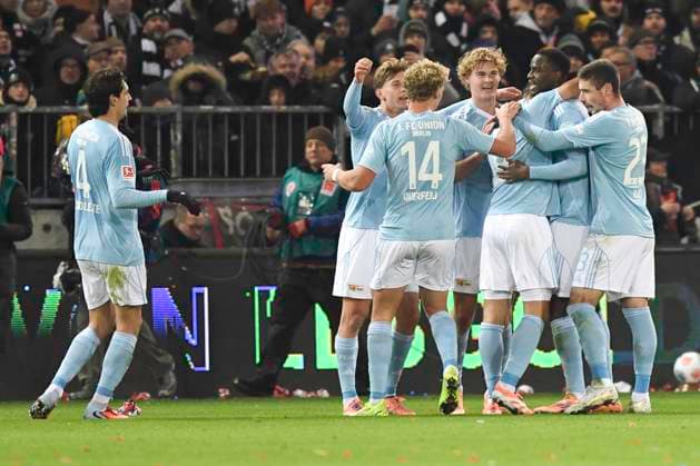 GER; 1 FBL, FC St. Pauli vs 1. FC Union Berlin 23.11.2025, Millerntorstadion, Hamburg, GER; 1. FBL, FC St. Pauli vs 1. FC Union Berlin im Bild Rani Khedira (Berlin 08) schiesst das Tor zum 1-0 fuer Berlin und jubelt mit der Mannschaft