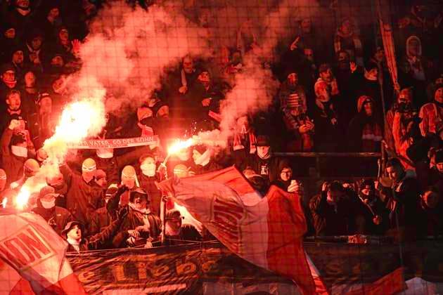 GER; 1 FBL, FC St. Pauli vs 1. FC Union Berlin 23.11.2025, Millerntorstadion, Hamburg, GER; 1. FBL, FC St. Pauli vs 1. FC Union Berlin im Bild Feature die Berliner Fans zuenden Pyrotechnik