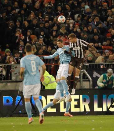 Foto : Hauke WAHL (Pauli) köpft gegen Andrej ILIC ( Union ) Fussball 1. Bundesliga , FC St. Pauli - Union Berlin 11. Spieltag am Sa. 23.11.2025