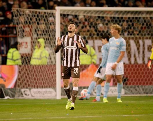 Foto : Mathias Pereira LAGE (Pauli) verpasst die chance zum 1-0 und ist enttäuscht Fussball 1. Bundesliga , FC St. Pauli - Union Berlin 11. Spieltag am Sa. 23.11.2025