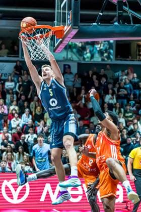 Chemnitz, Deutschland 23. November 2025: 1.BBL - 2025 2026 - Niners Chemnitz vs. Alba Berlin Im Bild: Copyright: xFotostandx xNachtigallx