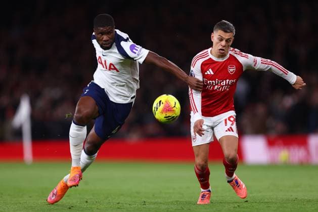 Leandro Trossard of Arsenal and Kevin Danso of Tottenham Hotspur - Arsenal v Tottenham Hotspur, Premier League, Emirates Stadium, London, UK - 23rd November 2025 Editorial Use Only - DataCo restrictions apply Arsenal v Tottenham Hotspur, Premier League, Football, Emirates Stadium, London, UK - 23 Nov 2025London Emirates Stadium United Kingdom EDITORIAL USE ONLY No use with unauthorised audio, video, data, fixture lists, club league logos or live services. Online in-match use limited to 120 images, no video emulation. No use in betting, games or single club league player publications. Copyright: xMDI Shutterstockx 15874294i