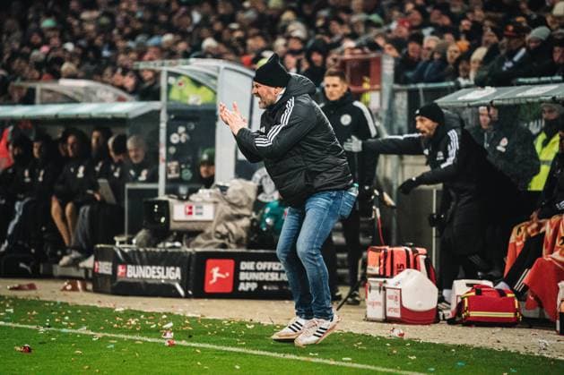 1. Bundesliga: FC St. Pauli vs. 1. FC Union Berlin, 23.11.2025 Steffen Baumgart (Trainer 1. FC Union Berlin); Fußball, 1. Bundesliga, 11. Spieltag: FC St. Pauli vs. 1. FC Union Berlin am 23.11.2025 im Millerntor-Stadion, Hamburg DFL REGULATIONS PROHIBIT ANY USE OF PHOTOGRAPHS AS IMAGE SEQUENCES AND OR QUASI-VIDEO. Copyright: xBEAUTIFULxSPORTS Tonhäuserx