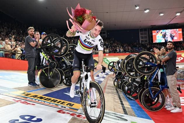 Italian Elia Viviani who retires from professional cycling is pictured during the last day of the Zesdaagse Vlaanderen-Gent six-day indoor Track cycling, Rad, Radsport, Bahnrad, Bahn event at the indoor cycling arena t Kuipke, Sunday 23 November 2025, in Gent. MAARTENxSTRAETEMANS  x143663815x