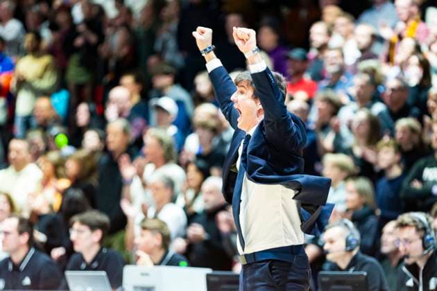 23.11.2025, xomx, Basketball easyCredit BBL Bundesliga, NINERS Chemnitz - Alba Berlin v.l. Pedro Calles (Alba Berlin Head Coach Trainer) Chemnitz