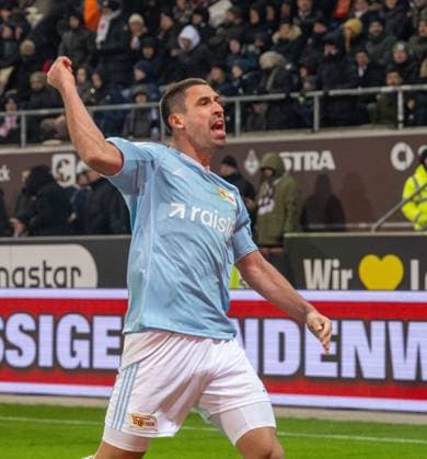 Fussball, Herren, Saison 2025 2026, 1. Bundesliga (11. Spieltag), FC St. Pauli - 1. FC Union Berlin, Rani Khedira (1. FC Union Berlin), Jubel nach Abpfiff, 23.11. 2025, Copyright: xMatthiasxKochx