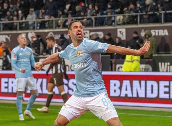 Fussball, Herren, Saison 2025 2026, 1. Bundesliga (11. Spieltag), FC St. Pauli - 1. FC Union Berlin, Rani Khedira (1. FC Union Berlin), Jubel nach Abpfiff, 23.11. 2025, Copyright: xMatthiasxKochx