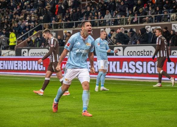 Fussball, Herren, Saison 2025 2026, 1. Bundesliga (11. Spieltag), FC St. Pauli - 1. FC Union Berlin, Rani Khedira (1. FC Union Berlin), Jubel nach Abpfiff, 23.11. 2025, Copyright: xMatthiasxKochx