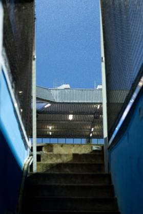 23.11.2025, xkwix, Fußball, Regionalliga West, VfL Bochum 1848 U21, U 21 - FC Gütersloh, Vonovia Ruhrstadion: Spieleraufgang im Stadion bei Schnee NRW Deutschland