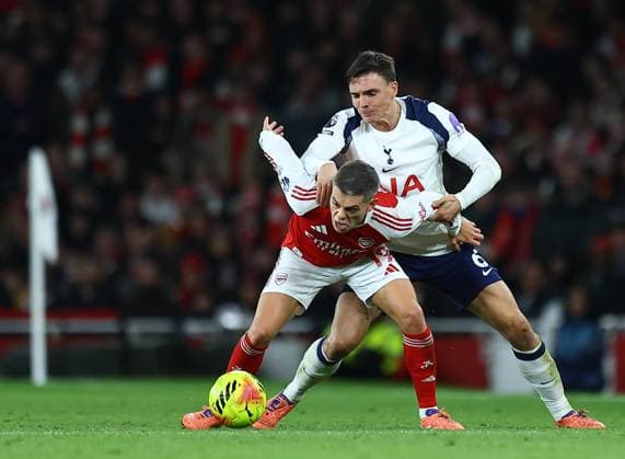 Joao Palhinha of Tottenham Hotspur competes for the ball with Leandro Trossard of Arsenal Arsenal v Tottenham Hotspur, Premier League, Football, Emirates Stadium, London, UK - 23 Nov 2025London Emirates Stadium United Kingdom EDITORIAL USE ONLY No use with unauthorised audio, video, data, fixture lists, club league logos or live services. Online in-match use limited to 120 images, no video emulation. No use in betting, games or single club league player publications. Copyright: xMichaelxZemanek Shutterstockx 15860967bd