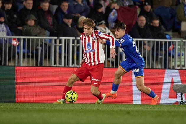 Pablo Barrios (Atletico de Madrid) and Adrian Liso (Getafe CF) battle for the ball during the LaLiga EA Sports match between Getafe CF v AtlÃ tico Madrid at Coliseum on November 23, 2025 in Getafe, Spain. (Photo by Manu Reino DeFodi Images)