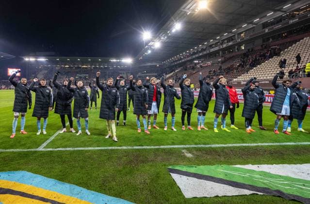 Fussball, Herren, Saison 2025 2026, 1. Bundesliga (11. Spieltag), FC St. Pauli - 1. FC Union Berlin, Union jubelt nach Abpfiff mit den Fans, 23.11. 2025, Copyright: xMatthiasxKochx