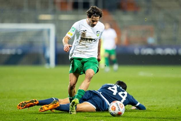 23.11.2025, xkwix, Fußball, Regionalliga West, VfL Bochum 1848 U21, U 21 - FC Gütersloh, Vonovia Ruhrstadion: Paolo Maiella (FC Gütersloh 9) im Zweikampf gegen Jamil Najjar (VfL Bochum U21 44) NRW Deutschland