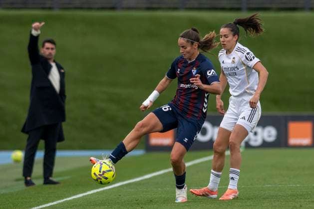 November 23, 2025, Madrid, Madrid, Spain: CARMEN ALVAREZ of SD Eibar in action during the Spanish Women League, Liga F, football match played between REAL MADRID Womens and SD EIBAR at Alfredo Di Stefano stadium on November 23, 2025, in Valdebebas, Madrid, Spain. Madrid Spain - ZUMAc312 20251123_zsp_c312_056 Copyright: xOscarxManuelxSanchezx