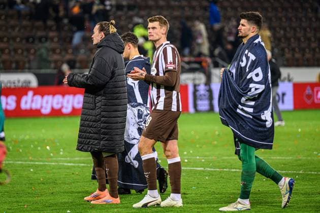Fußball I Herren I Saison 2025-2026 I Bundesliga I 11. Spieltag I FC St. Pauli - 1. FC Union Berlin I 23.11.2025 Eric Smith (8, FC St. Pauli) Hamburg Millerntor-Stadion Hamburg Deutschland Copyright: xLobecax xHenningxRohlfsx