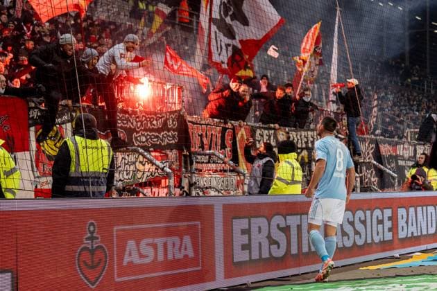 Rani Khedira (1. FC Union Berlin, 08) jubelt Jubel nach Sieg Spielende vor den Fans, GER, FC St. Pauli vs. 1. FC Union Berlin, Fussball, Bundesliga, Spieltag 11, Saison 2025 2026, 23.11.2025 DFL REGULATIONS PROHIBIT ANY USE OF PHOTOGRAPHS AS IMAGE SEQUENCES AND OR QUASI-VIDEO GER, FC St. Pauli vs. 1. FC Union Berlin, Fussball, Bundesliga, Spieltag 11, Saison 2025 2026, 23.11.2025 Hamburg Copyright: xEibner-Pressefoto MaxxVincenx EP_MVN