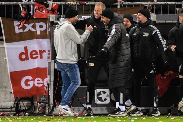 Schlussjubel Steffen Baumgart Trainer Co-Trainer Kevin Mc Kenna Danilo de Souza Horst Heldt Sebastian Bönig ( Union ) Deutschland , Hamburg , Millerntorstadion , Fussball , 1. Bundesliga , FC St Pauli - 1 FC Union Berlin