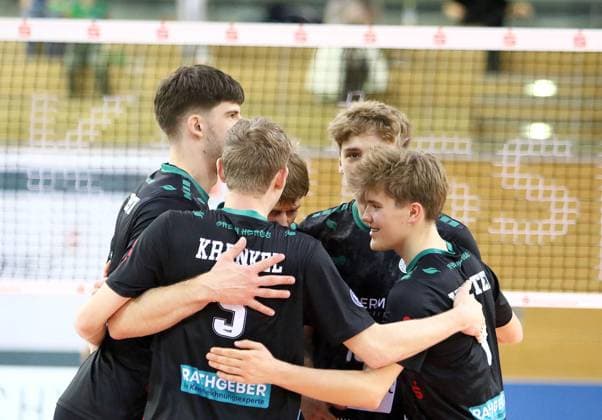 Hachinger Freuede ueber einen Punktgewinn, He-Volleyball, 1. BL,25 26, TSV Haching Muenchen vs Barock Volleys Ludwigsburg, , Geothermie Arena, Unterhaching, 23.11.25 Copyright: WolfgangxFehrmann