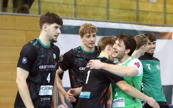Hachinger Freude ueber den Sieg He-Volleyball, 1. BL,25 26, TSV Haching Muenchen vs Barock Volleys Ludwigsburg, , Geothermie Arena, Unterhaching, 23.11.25 Copyright: WolfgangxFehrmann
